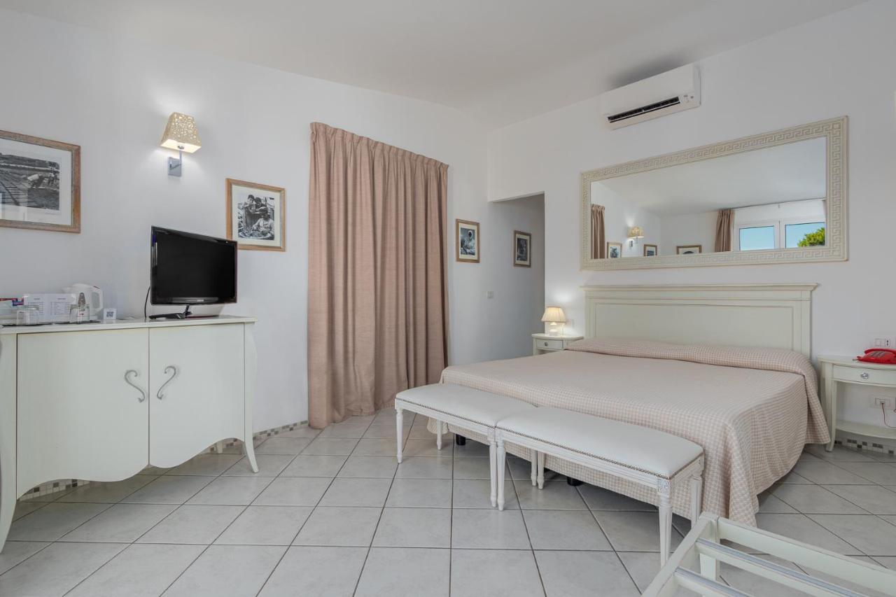 The Pelican Beach Resort & Spa - Adults Only Olbia Chambre photo